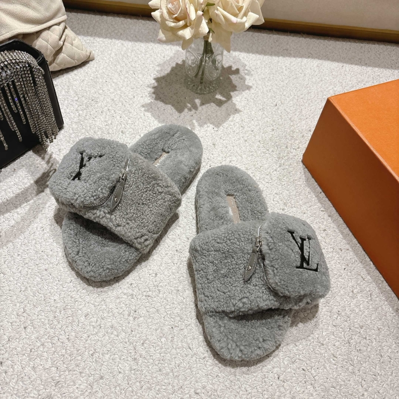 l0vis Vvtt0n slippers